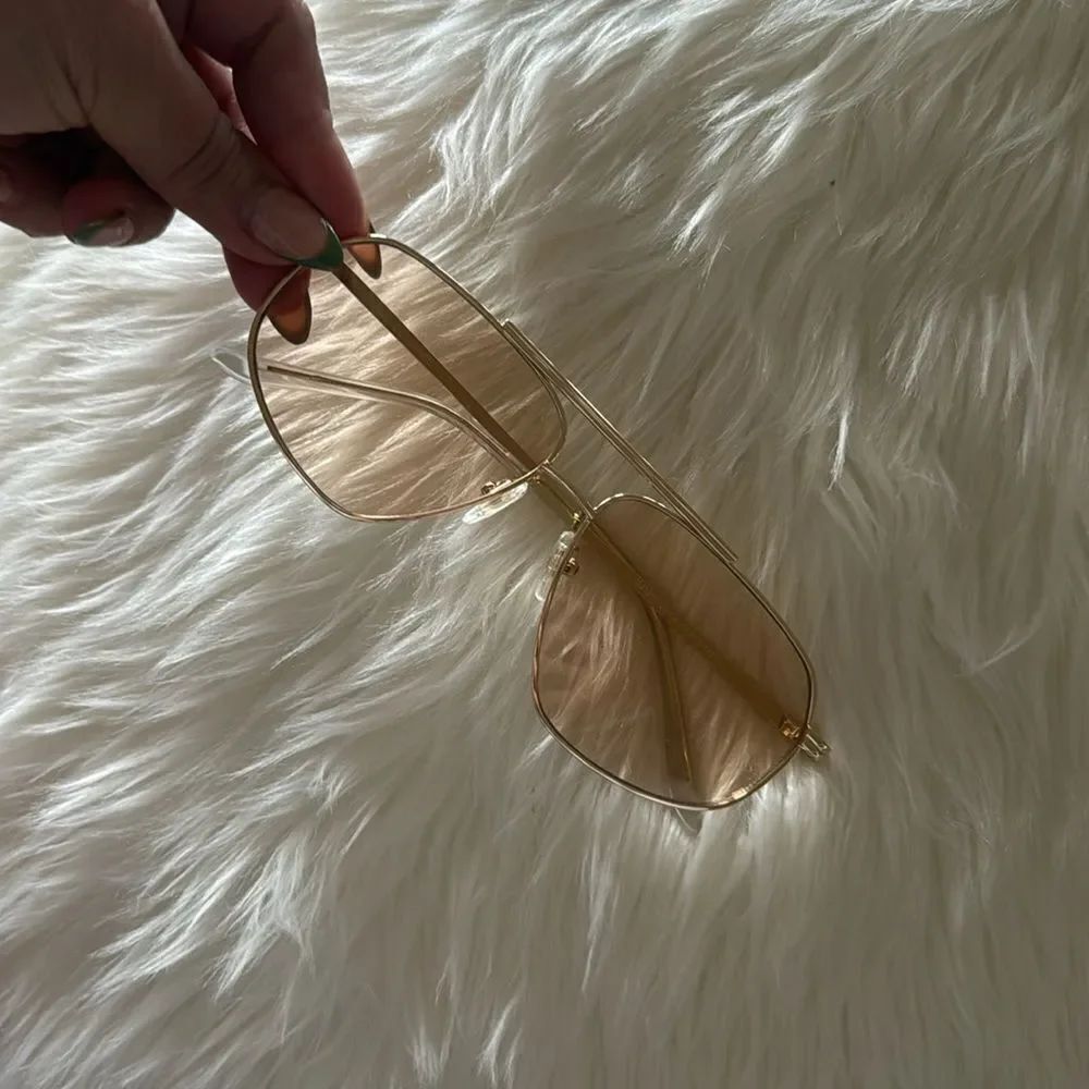 Translucent vintage style sunglasses - Picture 7 of 7